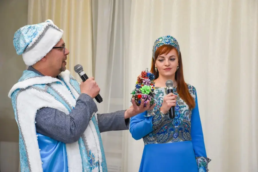 фото - 13 декабря во Дворце культуры города Амурска. Аукцион «В гостях у Снегурочки»,