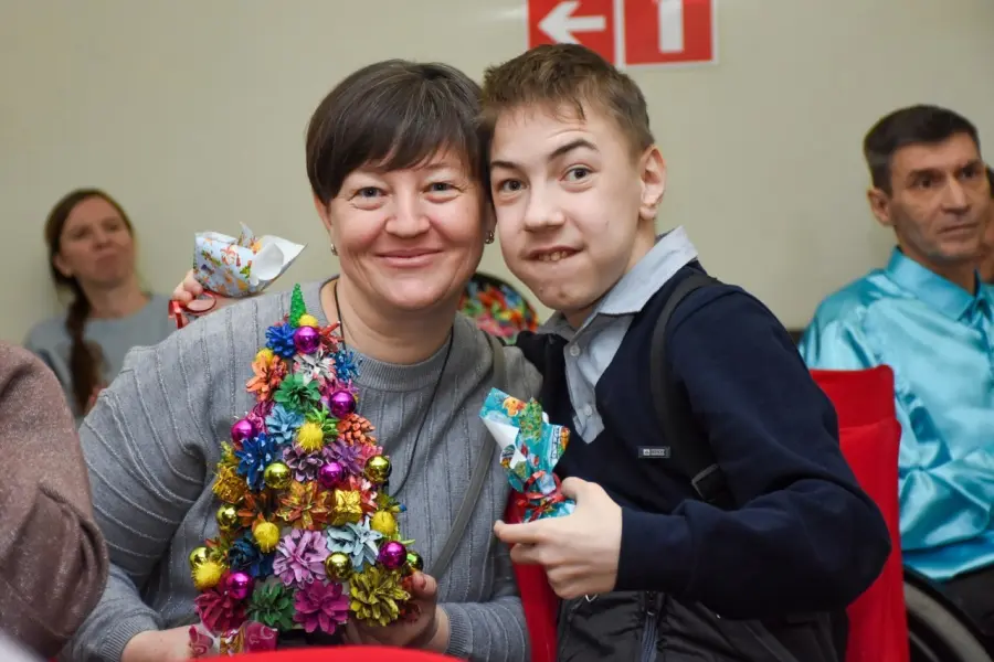 фото - 13 декабря во Дворце культуры города Амурска. Аукцион «В гостях у Снегурочки»,